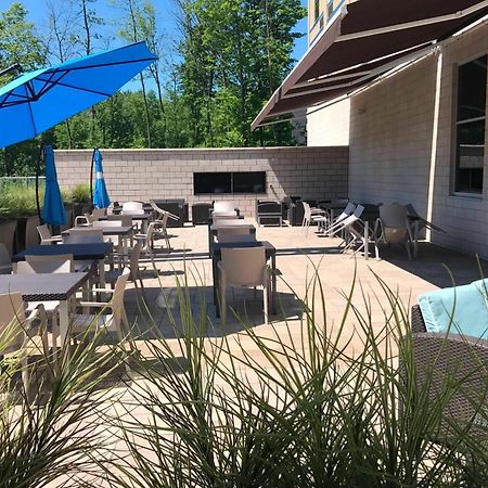 Courtyard By Marriott Montreal West Island/Baie D'Urfe Hotel Exterior foto