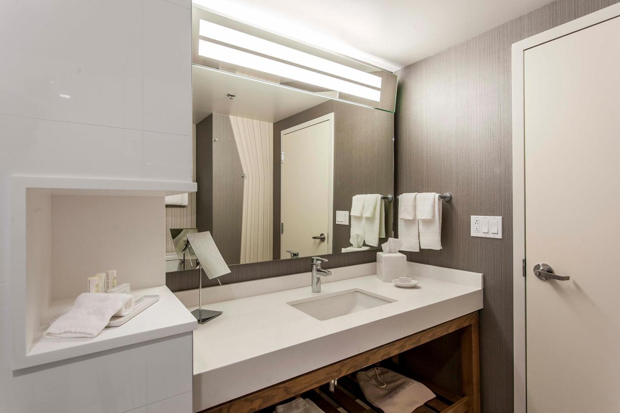 Courtyard By Marriott Montreal West Island/Baie D'Urfe Hotel Exterior foto