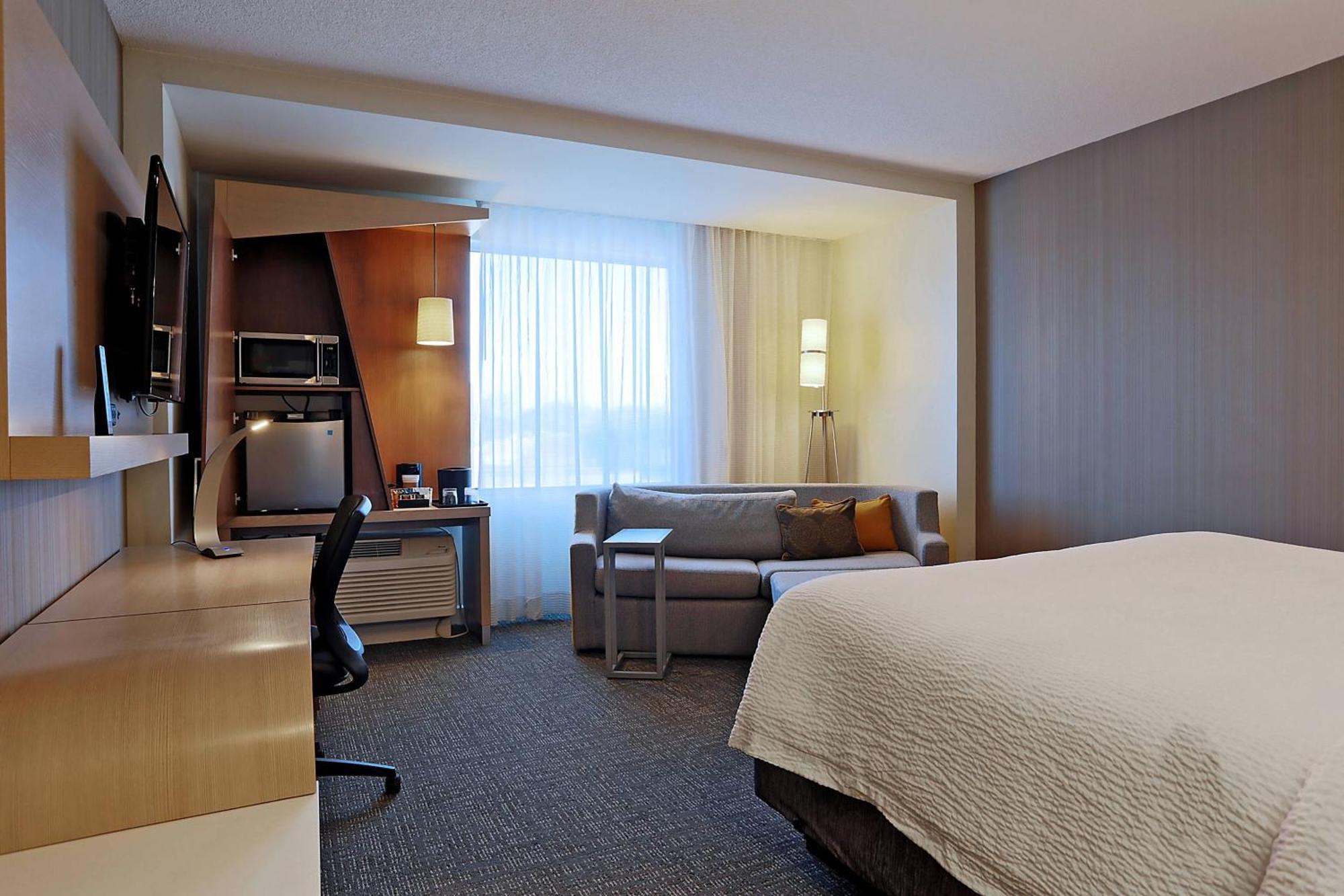 Courtyard By Marriott Montreal West Island/Baie D'Urfe Hotel Exterior foto