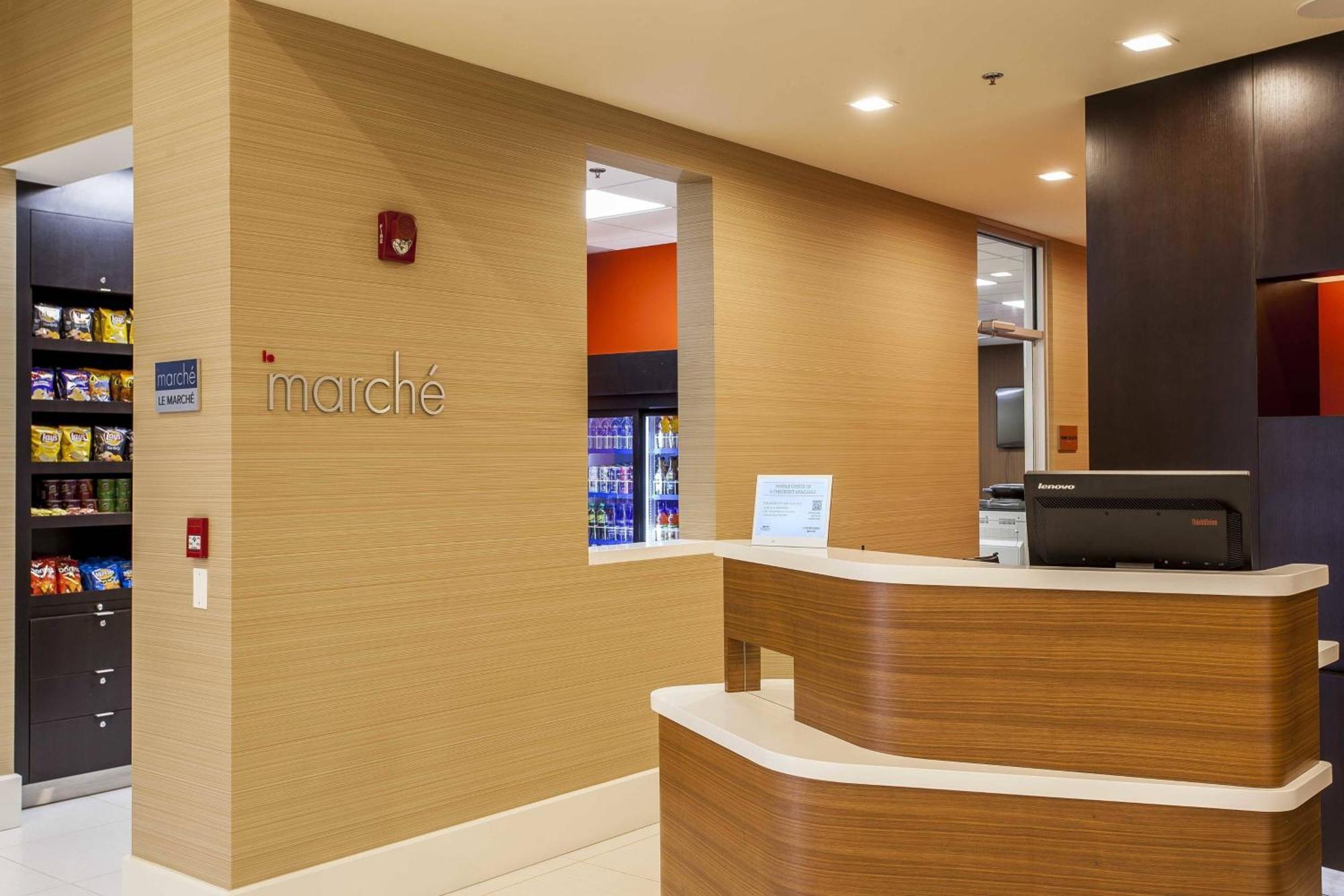 Courtyard By Marriott Montreal West Island/Baie D'Urfe Hotel Exterior foto