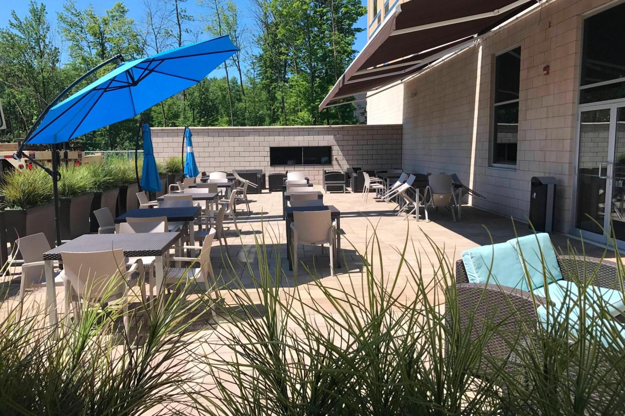 Courtyard By Marriott Montreal West Island/Baie D'Urfe Hotel Exterior foto