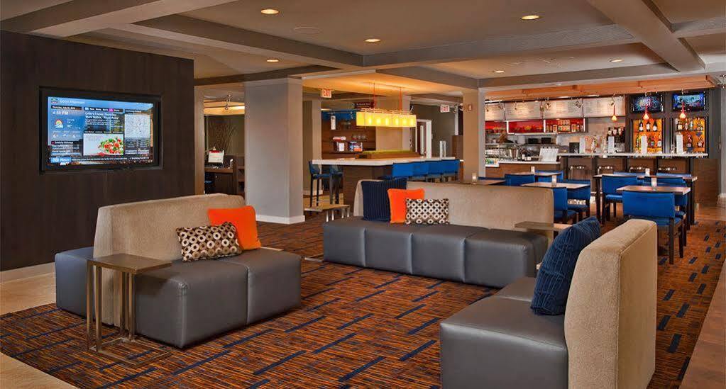 Courtyard By Marriott Montreal West Island/Baie D'Urfe Hotel Exterior foto